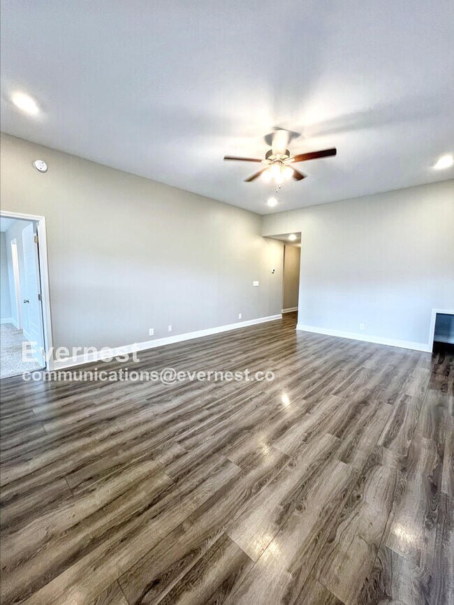 Foto del edificio - 639 Alvin Rd