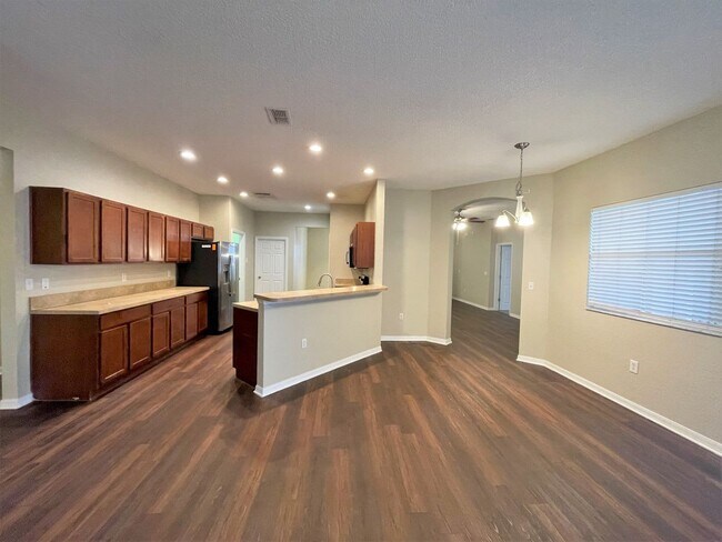 Building Photo - 3790 Sandhill Crane Dr