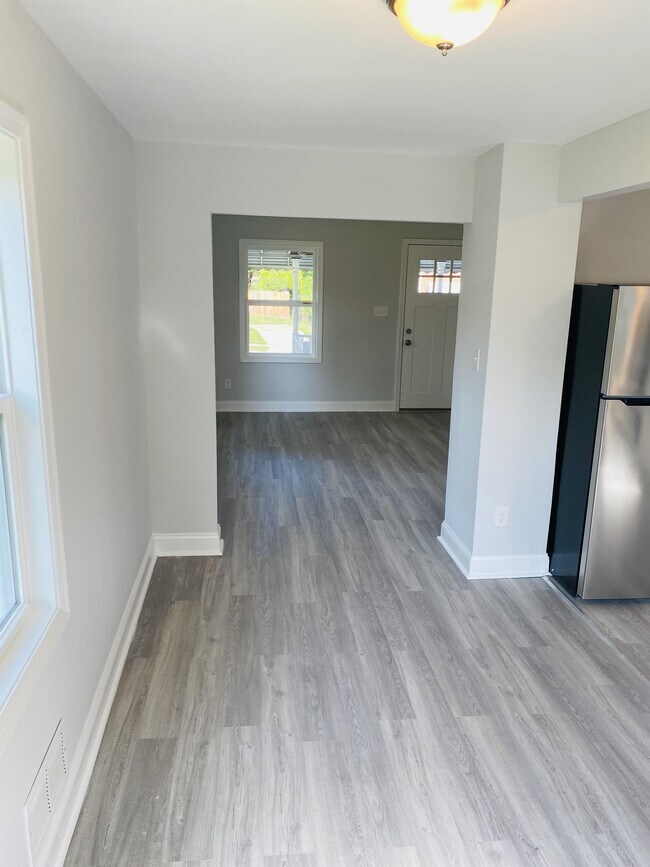 Foto del edificio - 2740 Kirkleigh Rd