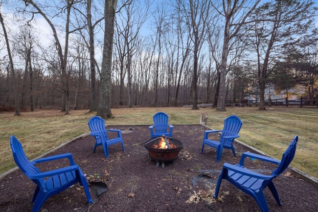 Building Photo - 11 Viola Rd