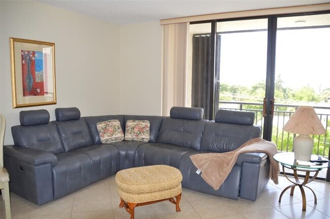 Foto del edificio - 2300 NE 33rd Ave