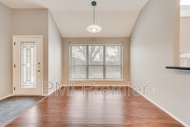 Building Photo - 1220 Royal Crescent Dr