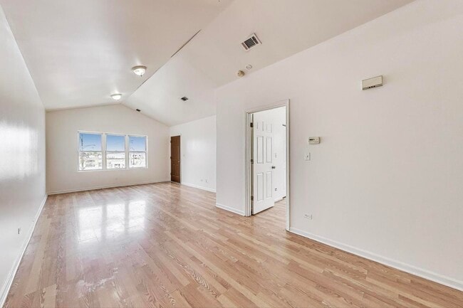 Building Photo - 4641 S Drake Ave