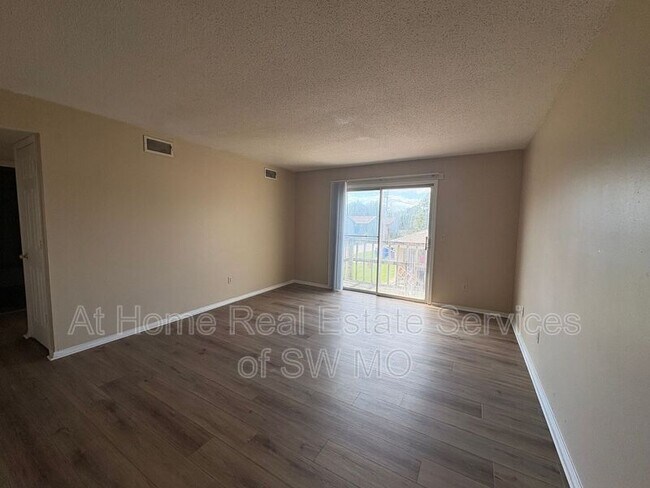 Foto del edificio - 933 S Wildan Ave