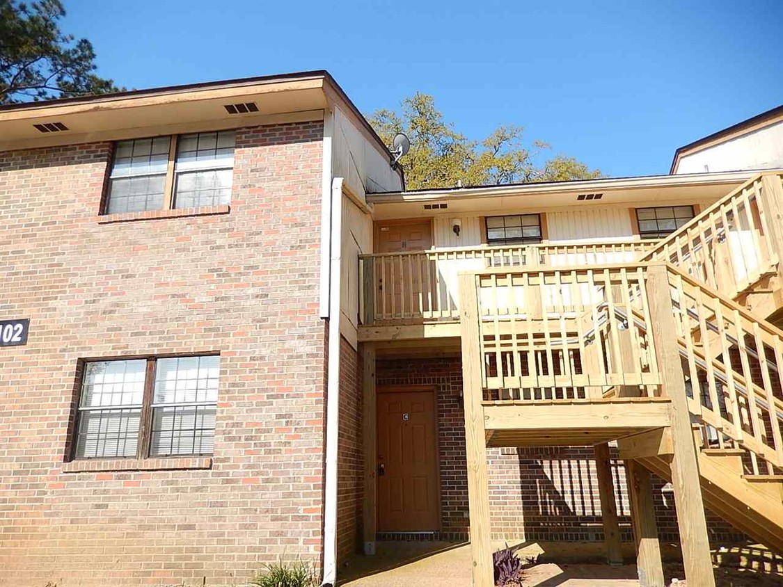 Primary Photo - 1102 Greentree Ct