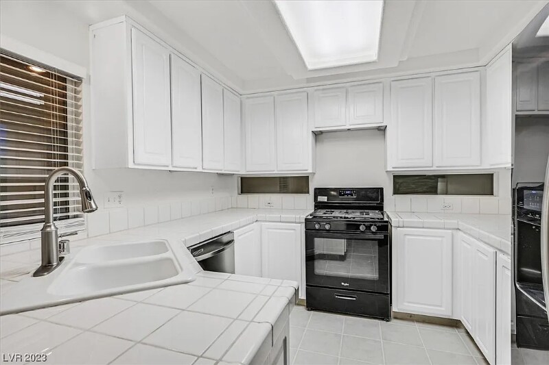 Foto del edificio - 638 Ribbon Grass Ave