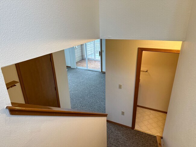 Foto del edificio - 903 Crestview Ln