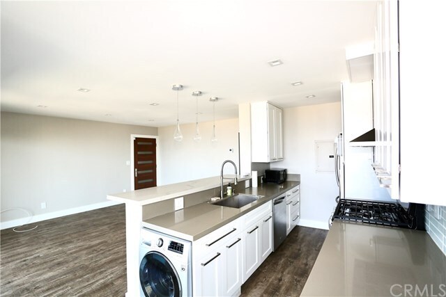 Foto del edificio - 694 N Coast Hwy