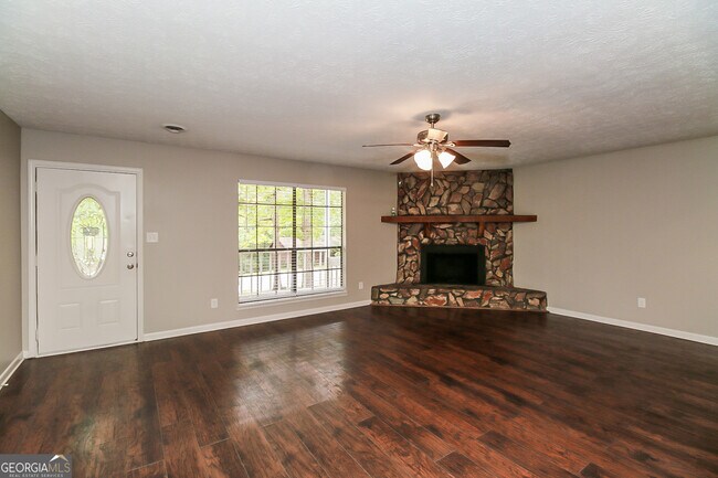 Building Photo - 155 Hunt Ridge Dr