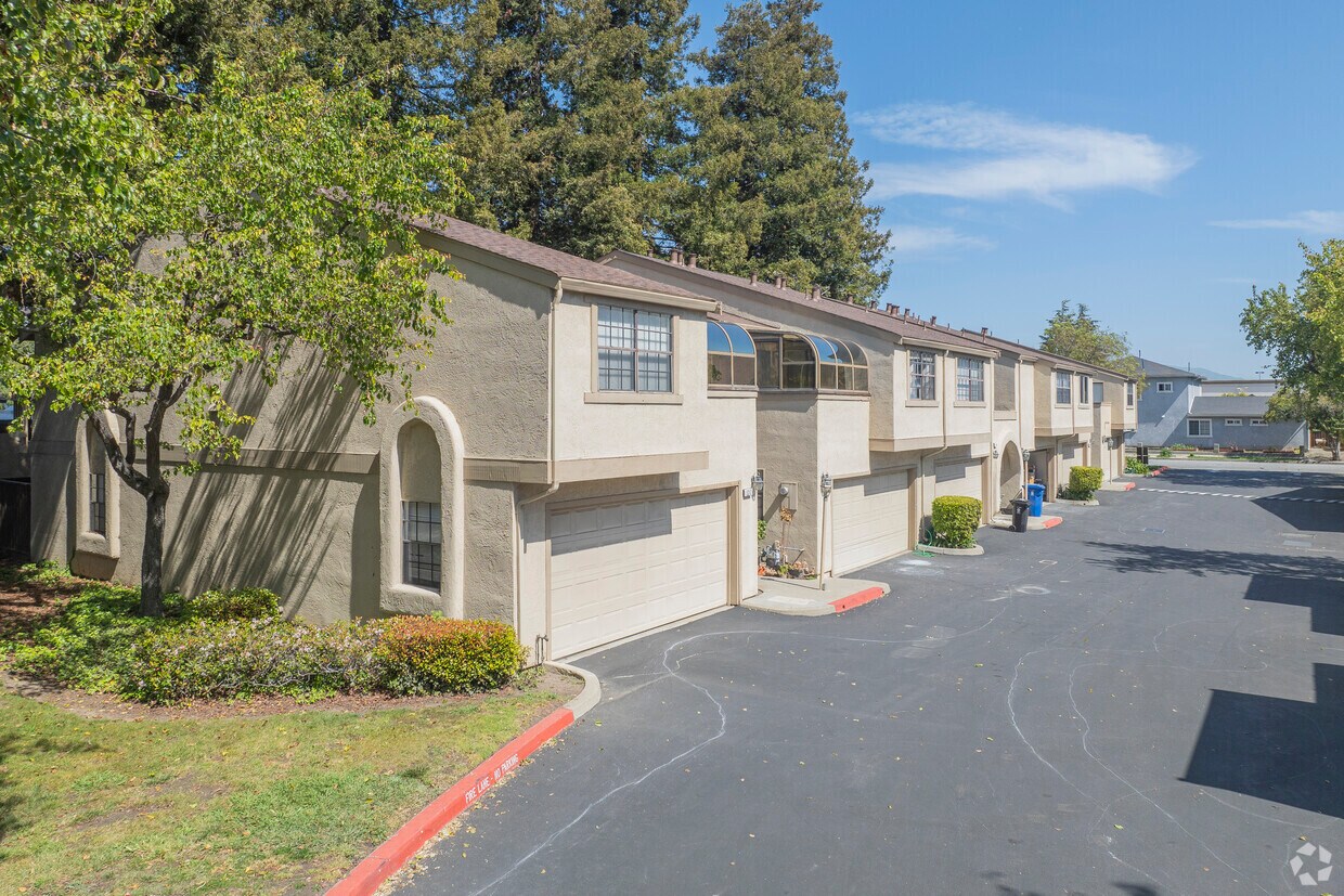 Foto principal - 5307 Port Sailwood Dr