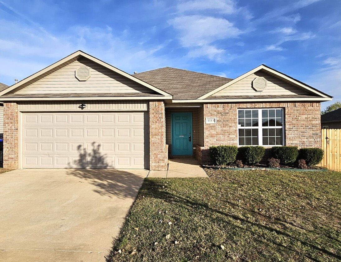 Primary Photo - Charming 3 bedroom in the heart of Noble, OK!