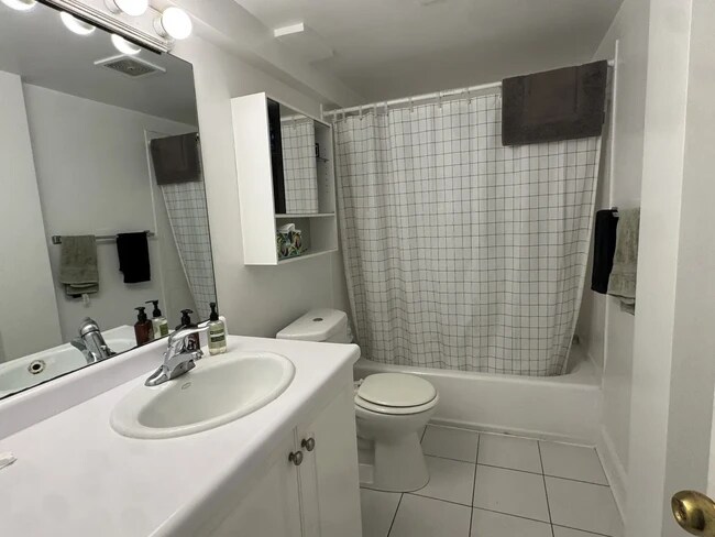 Building Photo - 17 Fairbanks St