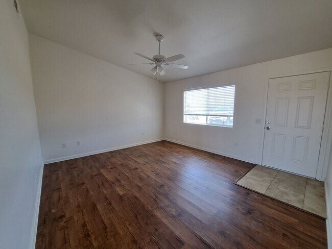 Foto del edificio - Huge Yard & HVAC!