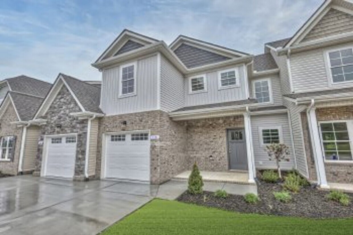 Foto principal - Beautiful NEW 3 Bed 2.5 Bath Townhome in M...