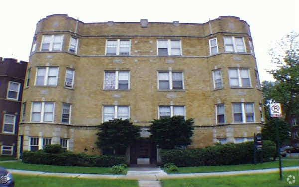 Building Photo - 6154 N Oakley Ave