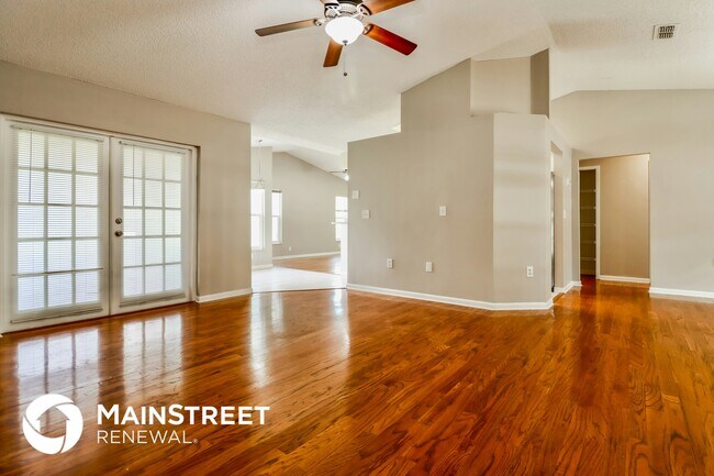 Foto del edificio - 8444 Yearling Ln