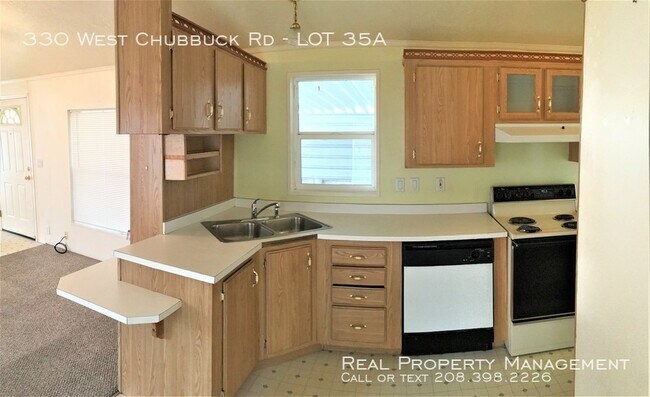 Building Photo - Spacious Mobile Home!