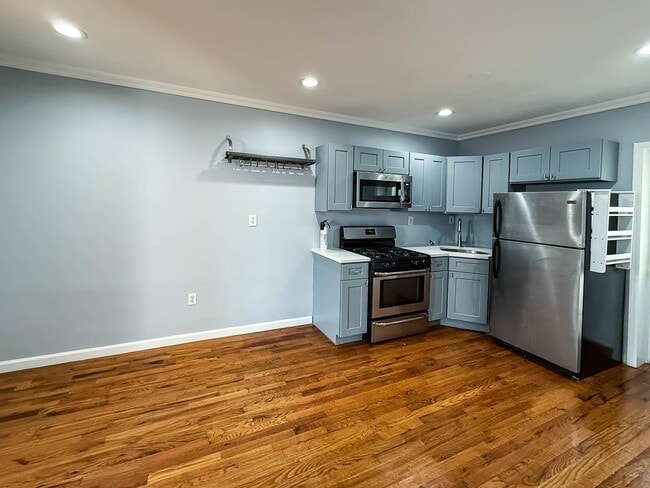 Building Photo - 282 5th St