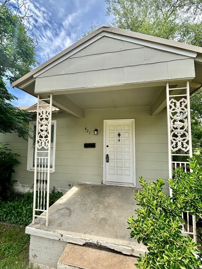 Foto del edificio - COMING APRIL 2026 - Charming Santa Rite Duplex! Yard Maintenance + Water/Sewer/Trash Included!