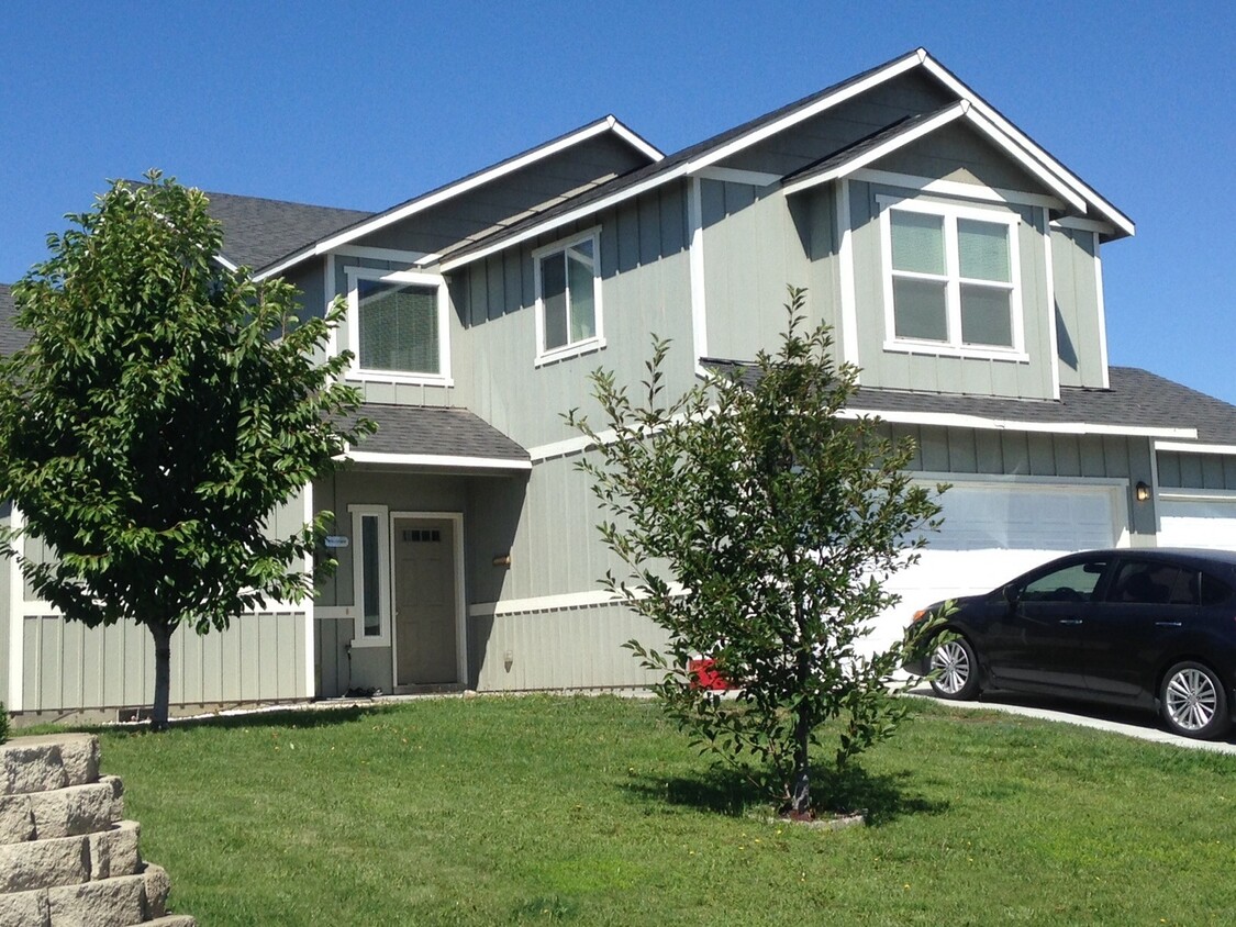 Foto principal - 4 Bedroom home for rent in Moses Lake