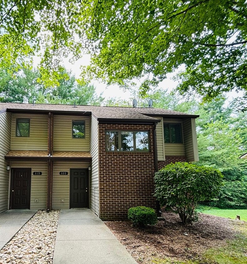 3 Bedroom 2.5 Bath Townhouse - 3 Bedroom 2.5 Bath Townhouse