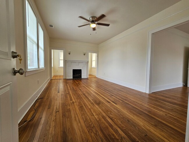 Building Photo - 515 E 49th St
