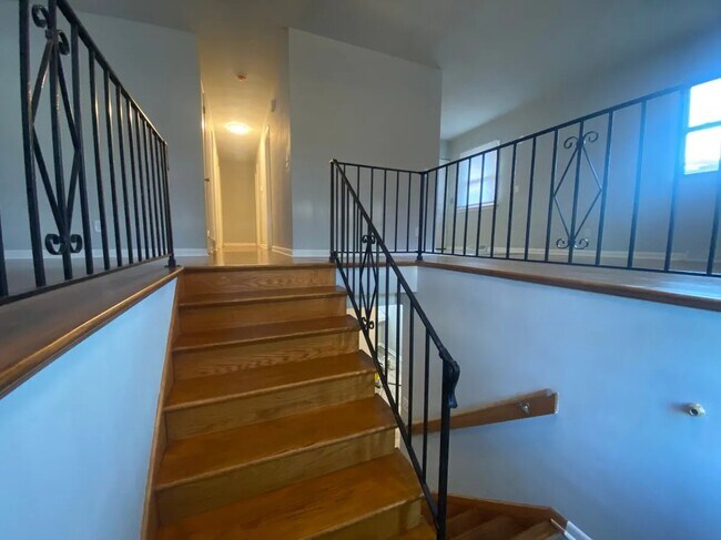 Foto del edificio - 1411 McDonald Ave