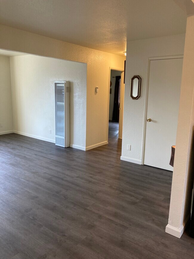 Foto del edificio - 106 E 6th St