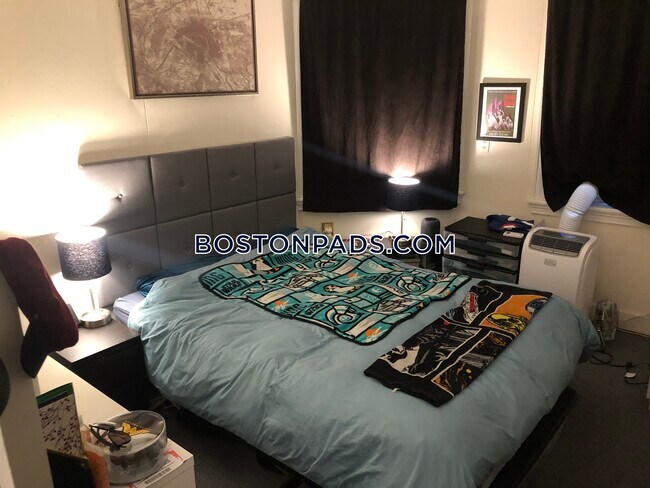 Building Photo - 462 Park Dr