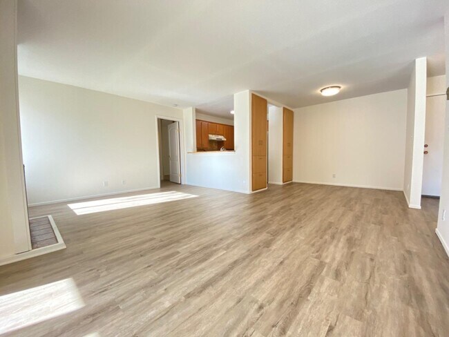 Building Photo - 1122 Whipple Ave