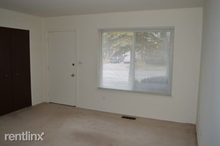 Building Photo - 9125 Arlington Dr