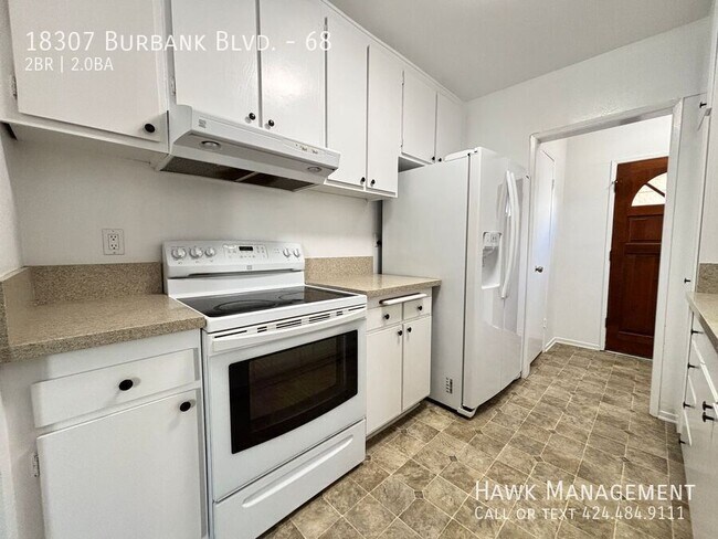 Foto del edificio - 18307 Burbank Blvd