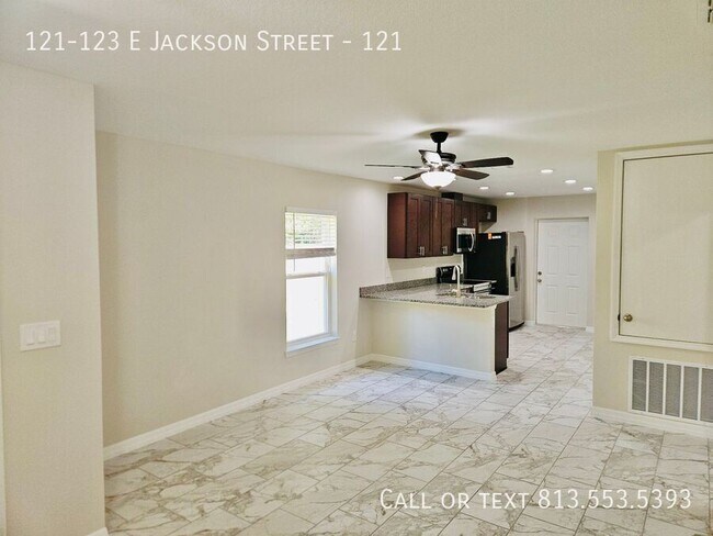Foto del edificio - 121-123 E Jackson Street-121
