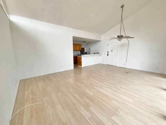 Foto del edificio - Available now, 3 Bedroom,1 Bath, 2 Parking...