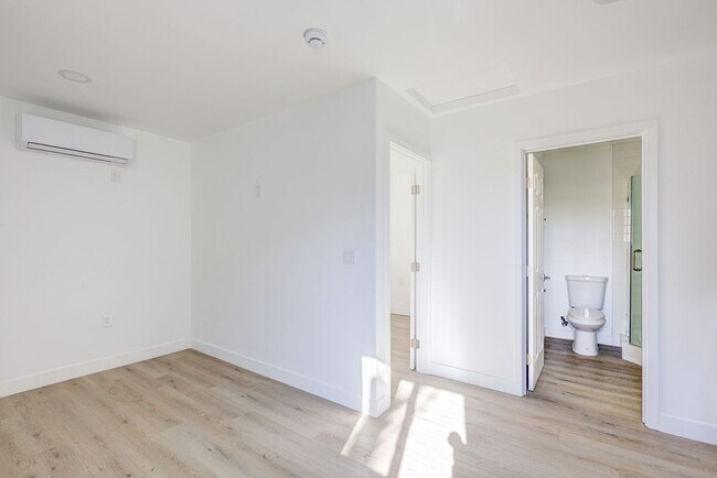 Building Photo - Berendo Street Apartments