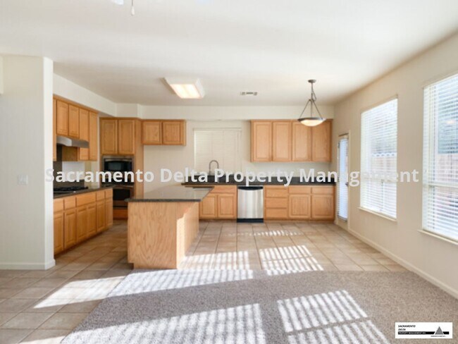 Foto del edificio - Beautiful and Spacious 5 bed/ 3 bath home ...