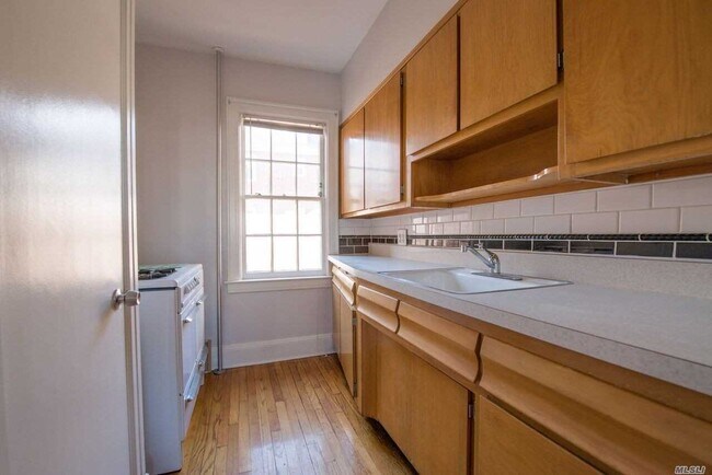 Foto del edificio - 214-14-214-36 36th Ave