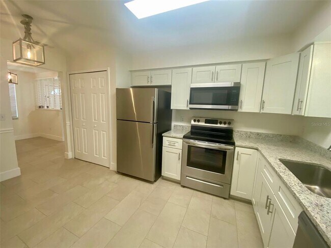 Foto del edificio - 909 Wrenwood Ln