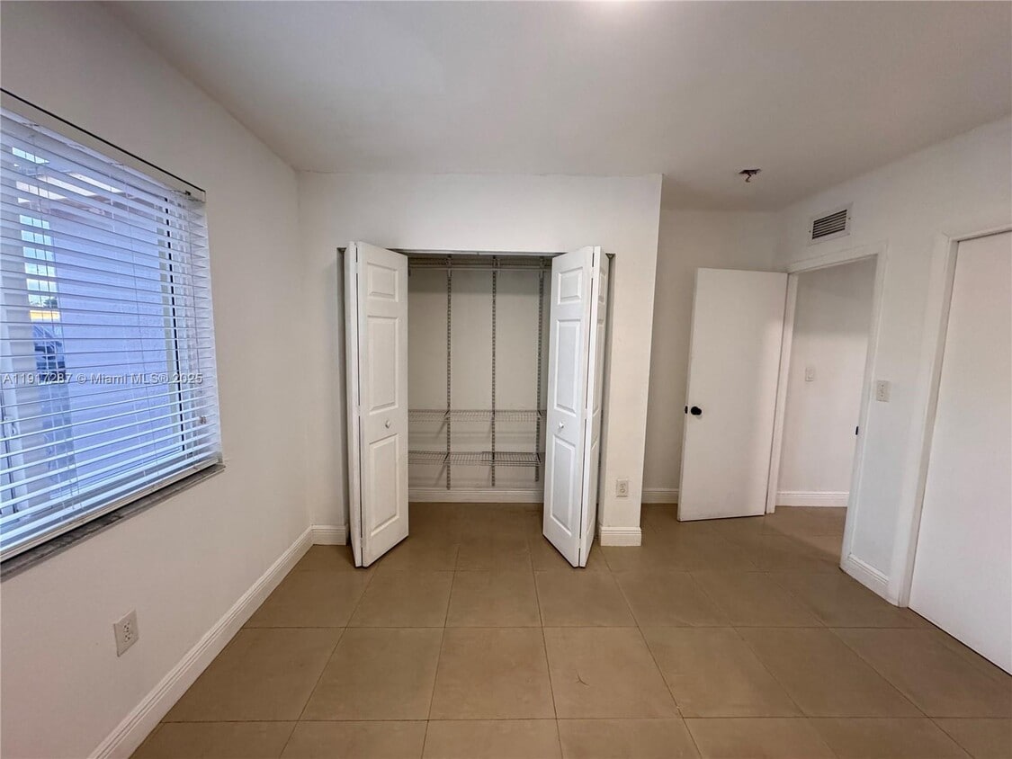 Building Photo - 4030 SW 116th Ave