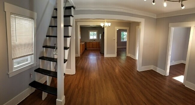 Building Photo - Single Family Downtown Wilmington