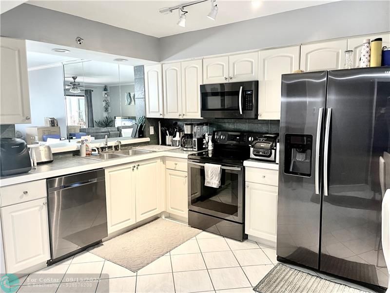 2200 S Cypress Bend Dr Unit 101, Pompano Beach, FL 33069 Condo for