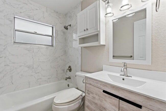 Building Photo - 2545 Conroy Dr