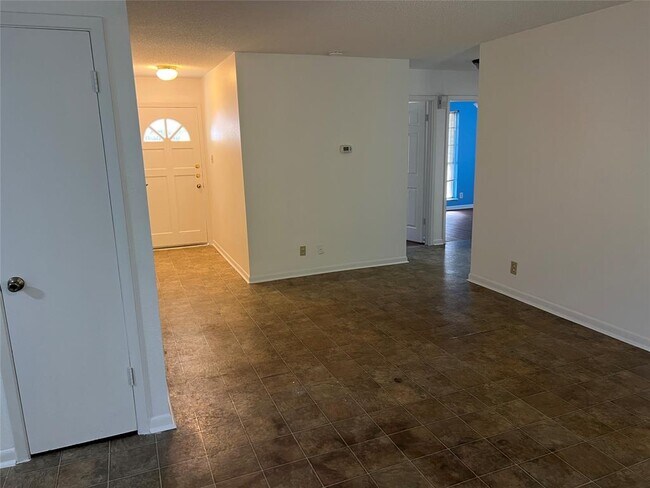 Foto del edificio - 8518 Woodstone Dr
