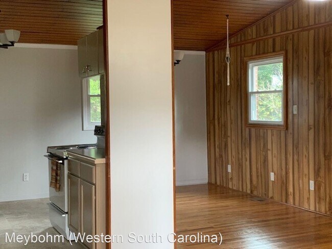Foto del edificio - 3 br, 1.5 bath House - 723 Washington Circle