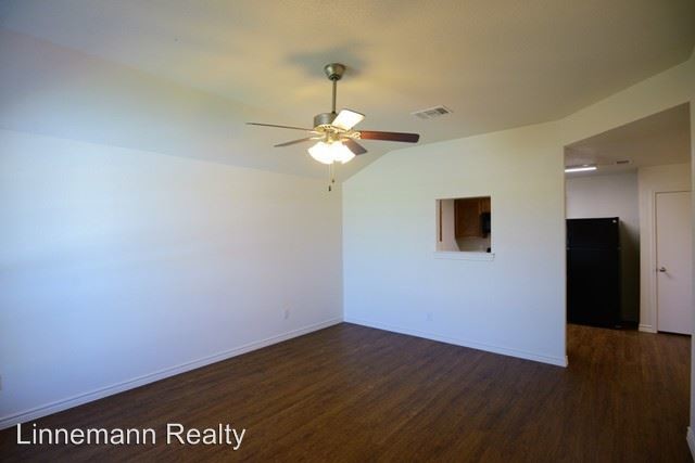 Building Photo - 908 Lasso Dr