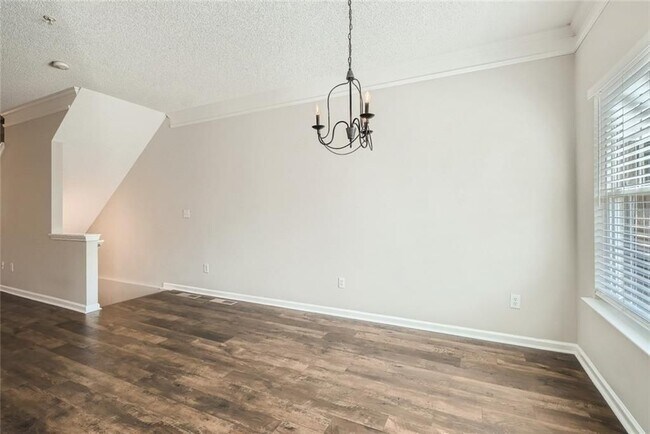 Building Photo - 707 Breeze Ln