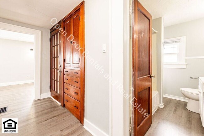 Foto del edificio - 2005 1/2 Bayer Ave