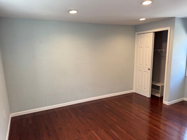 Building Photo - 4416 Plummer St