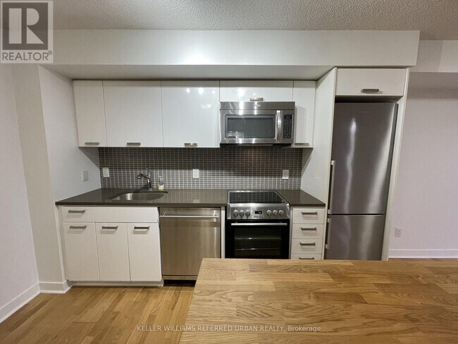 Building Photo - 295 Adelaide St W