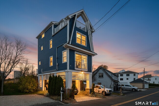 Foto del edificio - 1140 Fairfield Beach Rd